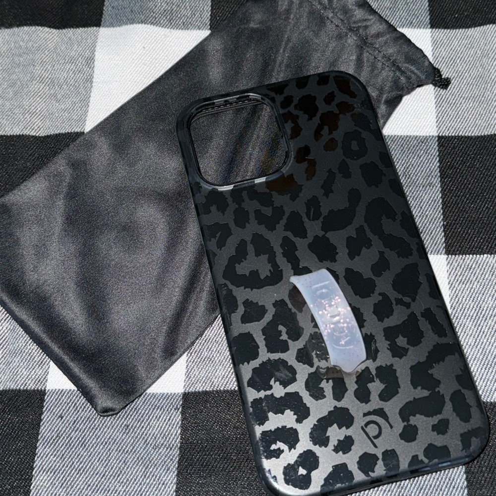 Leopard loopy case